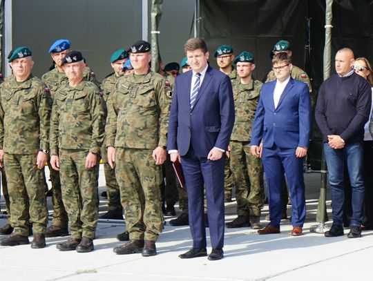 Zdjęcia z otwarcia zakwaterowania przejściowego 1 batalionu łączności w Ciechanowie 