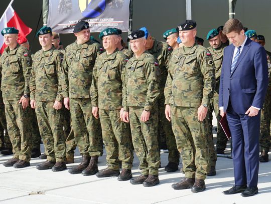 Zdjęcia z otwarcia zakwaterowania przejściowego 1 batalionu łączności w Ciechanowie 