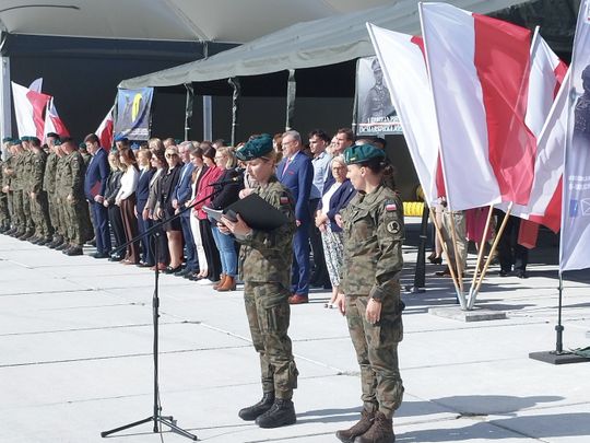 Uroczystość w 1 batalionie łączności w Ciechanowie