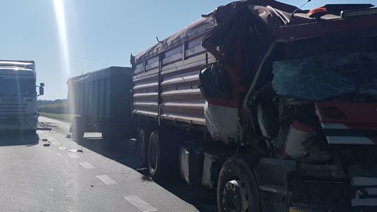 Miejsce kolizji czterech pojazdów na drodze wojewódzkiej 618 w Osieku-Aleksandrowie