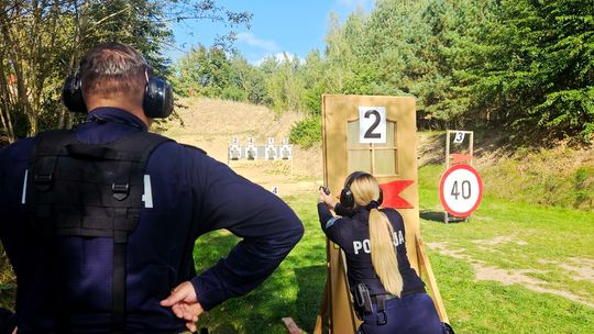 Zdjęcia z zawodów strzeleckich ciechanowskiej policji
