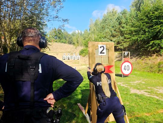 Zdjęcia z zawodów strzeleckich ciechanowskiej policji