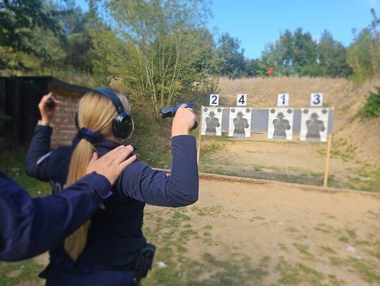 Zdjęcia z zawodów strzeleckich ciechanowskiej policji