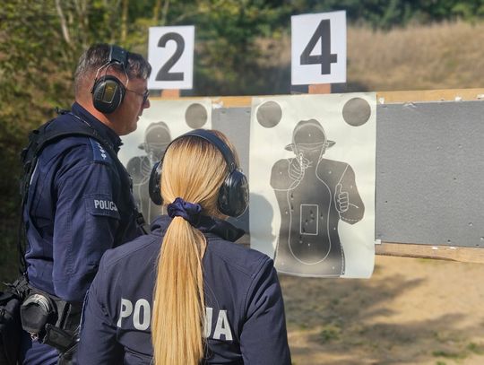 Zdjęcia z zawodów strzeleckich ciechanowskiej policji