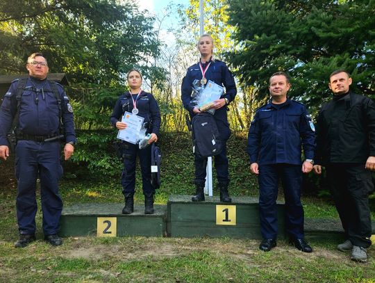 Zdjęcia z zawodów strzeleckich ciechanowskiej policji