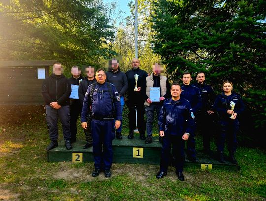 Zdjęcia z zawodów strzeleckich ciechanowskiej policji