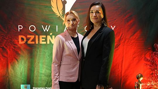 Powiatowy Dzień Edukacji 2025 w Ciechanowie Zdjęcia z gali Powiatowego Dnia Edukacji w Ciechanowie