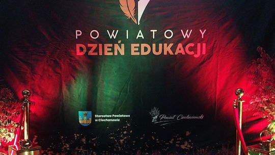 Powiatowy Dzień Edukacji 2025 w Ciechanowie Zdjęcia z gali Powiatowego Dnia Edukacji w Ciechanowie