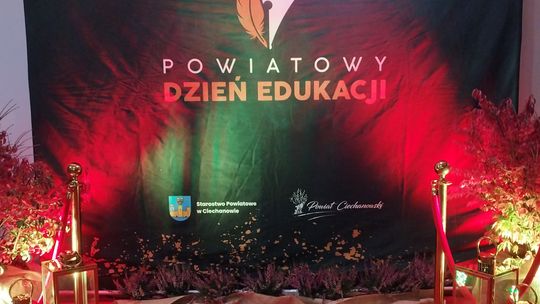 Powiatowy Dzień Edukacji 2025 w Ciechanowie Zdjęcia z gali Powiatowego Dnia Edukacji w Ciechanowie