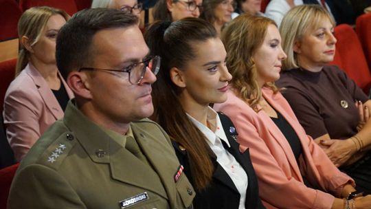 Powiatowy Dzień Edukacji 2025 w Ciechanowie Zdjęcia z gali Powiatowego Dnia Edukacji w Ciechanowie