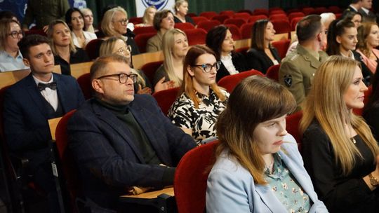 Powiatowy Dzień Edukacji 2025 w Ciechanowie Zdjęcia z gali Powiatowego Dnia Edukacji w Ciechanowie