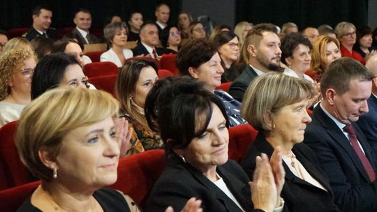 Powiatowy Dzień Edukacji 2025 w Ciechanowie Zdjęcia z gali Powiatowego Dnia Edukacji w Ciechanowie