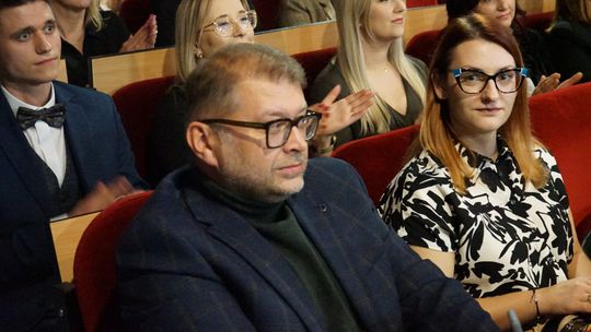 Powiatowy Dzień Edukacji 2025 w Ciechanowie Zdjęcia z gali Powiatowego Dnia Edukacji w Ciechanowie