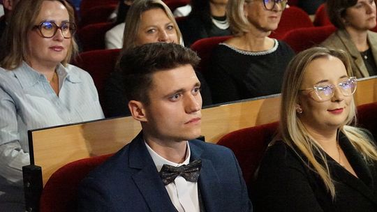 Powiatowy Dzień Edukacji 2025 w Ciechanowie Zdjęcia z gali Powiatowego Dnia Edukacji w Ciechanowie