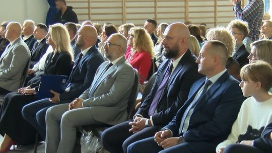 Uroczystośc nadania sztandaru i otwarcia hali sportowej w Szkole Podstawowej w Szulmierzu