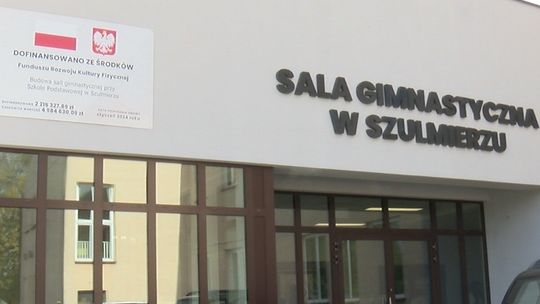 Uroczystośc nadania sztandaru i otwarcia hali sportowej w Szkole Podstawowej w Szulmierzu