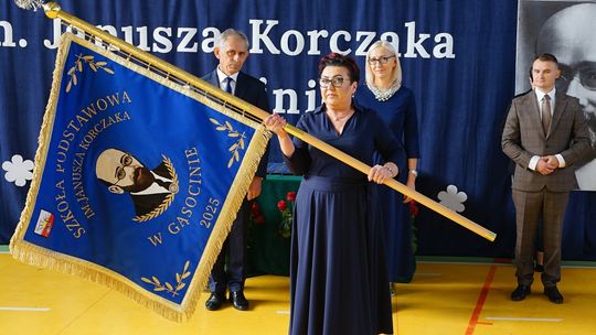 Nadanie sztandaru i imienia Janusza Korczaka Szkole Podstawowej w Gąsocinie Zdjęcia z uroczystości w Szkole Podstawowej w Gąsocinie