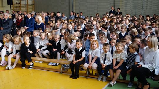 Nadanie sztandaru i imienia Janusza Korczaka Szkole Podstawowej w Gąsocinie Zdjęcia z uroczystości w Szkole Podstawowej w Gąsocinie