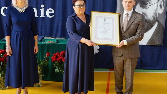 Nadanie sztandaru i imienia Janusza Korczaka Szkole Podstawowej w Gąsocinie Zdjęcia z uroczystości w Szkole Podstawowej w Gąsocinie