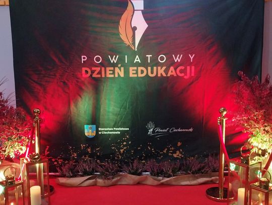 Zdjęcia z gali Powiatowego Dnia Edukacji w Ciechanowie