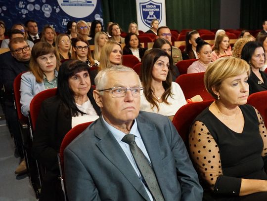 Zdjęcia z gali Powiatowego Dnia Edukacji w Ciechanowie