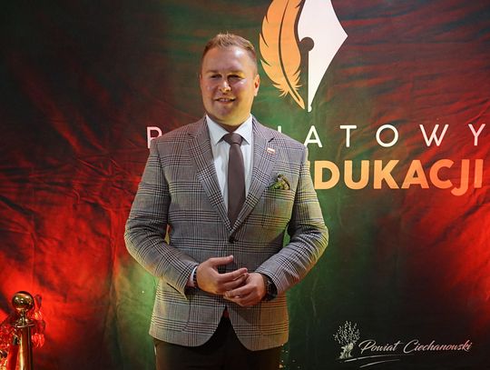 Zdjęcia z gali Powiatowego Dnia Edukacji w Ciechanowie