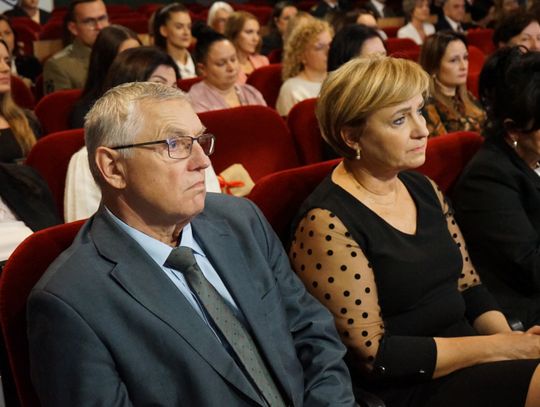 Zdjęcia z gali Powiatowego Dnia Edukacji w Ciechanowie