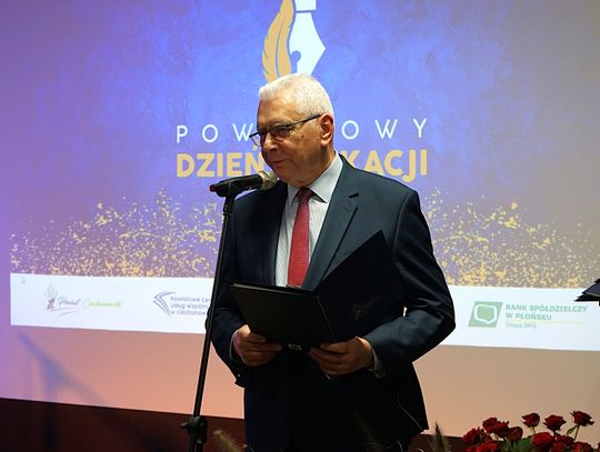 Zdjęcia z gali Powiatowego Dnia Edukacji w Ciechanowie