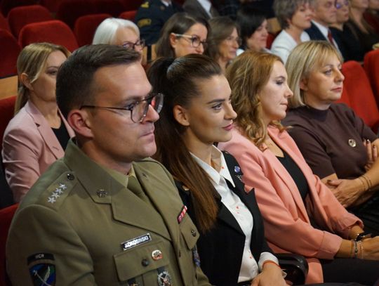 Zdjęcia z gali Powiatowego Dnia Edukacji w Ciechanowie