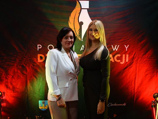 Zdjęcia z gali Powiatowego Dnia Edukacji w Ciechanowie