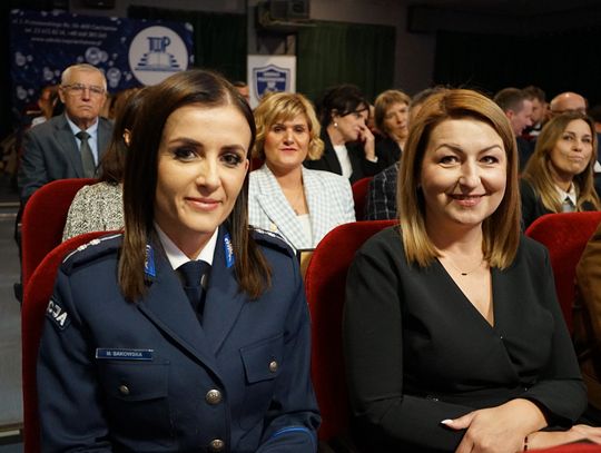 Zdjęcia z gali Powiatowego Dnia Edukacji w Ciechanowie