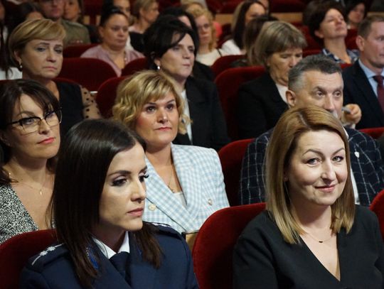 Zdjęcia z gali Powiatowego Dnia Edukacji w Ciechanowie