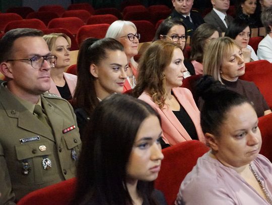 Zdjęcia z gali Powiatowego Dnia Edukacji w Ciechanowie