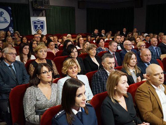 Zdjęcia z gali Powiatowego Dnia Edukacji w Ciechanowie