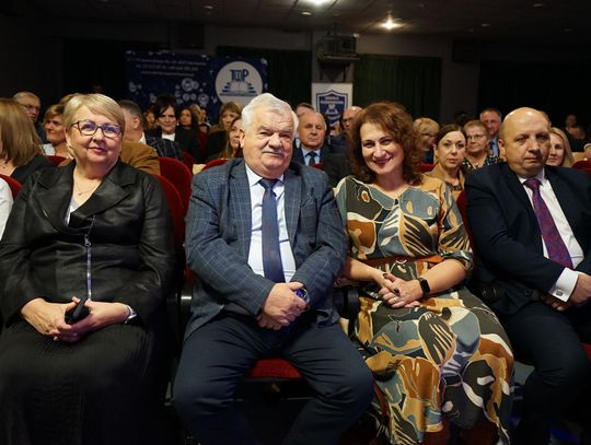 Zdjęcia z gali Powiatowego Dnia Edukacji w Ciechanowie