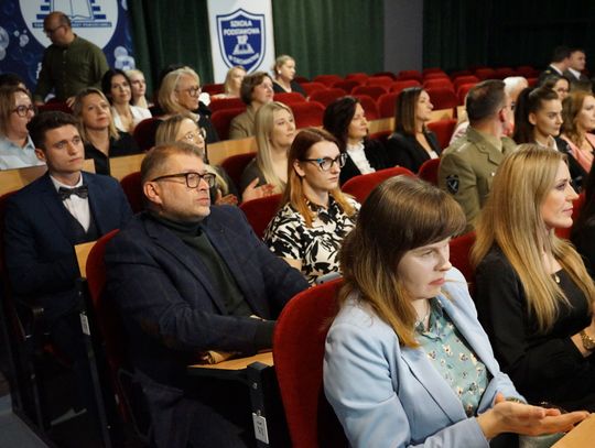 Zdjęcia z gali Powiatowego Dnia Edukacji w Ciechanowie