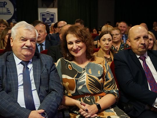 Zdjęcia z gali Powiatowego Dnia Edukacji w Ciechanowie