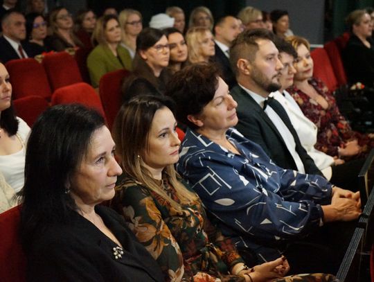 Zdjęcia z gali Powiatowego Dnia Edukacji w Ciechanowie