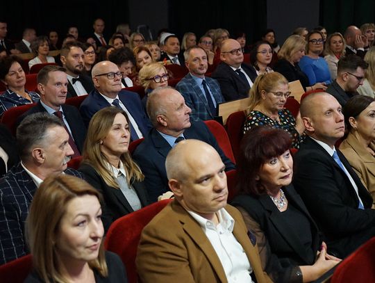 Zdjęcia z gali Powiatowego Dnia Edukacji w Ciechanowie