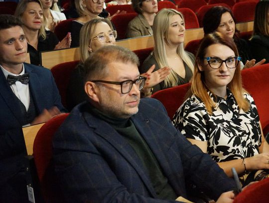 Zdjęcia z gali Powiatowego Dnia Edukacji w Ciechanowie