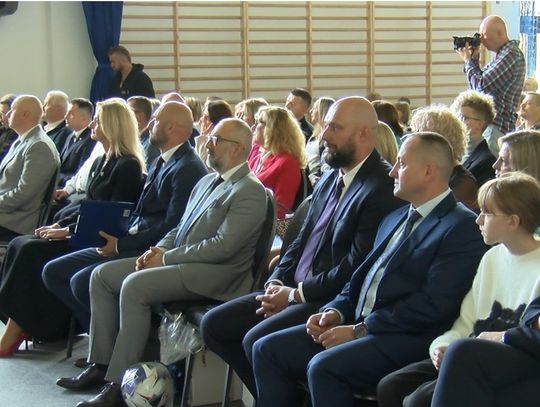 Uroczystośc nadania sztandaru i otwarcia hali sportowej w Szkole Podstawowej w Szulmierzu