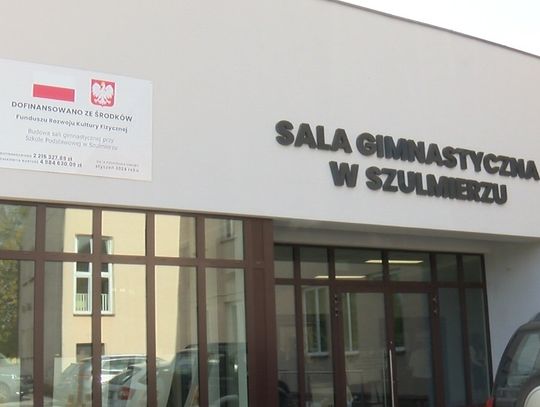 Uroczystośc nadania sztandaru i otwarcia hali sportowej w Szkole Podstawowej w Szulmierzu