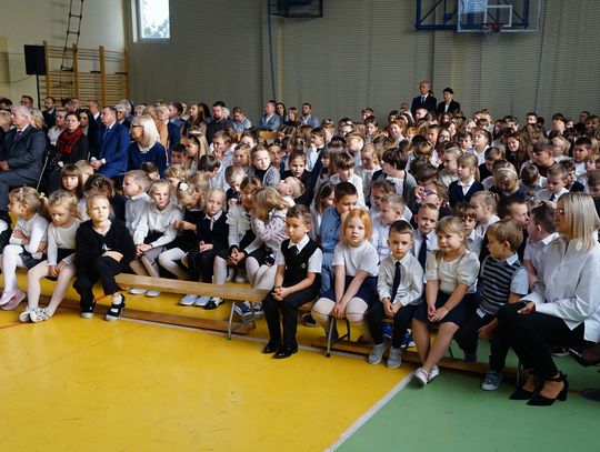 Zdjęcia z uroczystości w Szkole Podstawowej w Gąsocinie