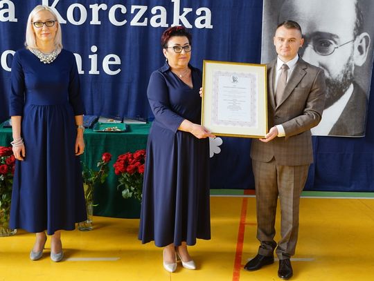 Zdjęcia z uroczystości w Szkole Podstawowej w Gąsocinie