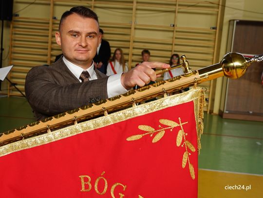 Zdjęcia z uroczystości w Szkole Podstawowej w Gąsocinie