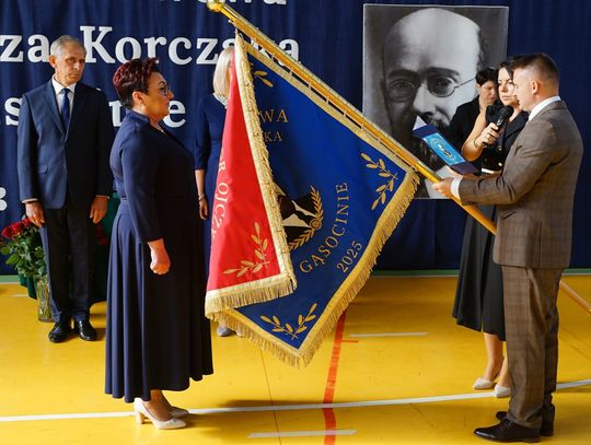 Zdjęcia z uroczystości w Szkole Podstawowej w Gąsocinie