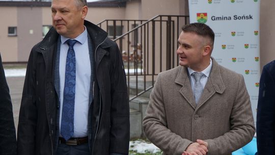 Przecięcie wstęgi z okazji uruchomienia gazociągu w Gąsocinie