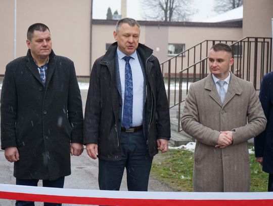 Przecięcie wstęgi z okazji uruchomienia gazociągu w Gąsocinie