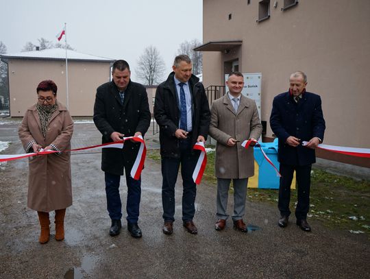Przecięcie wstęgi z okazji uruchomienia gazociągu w Gąsocinie