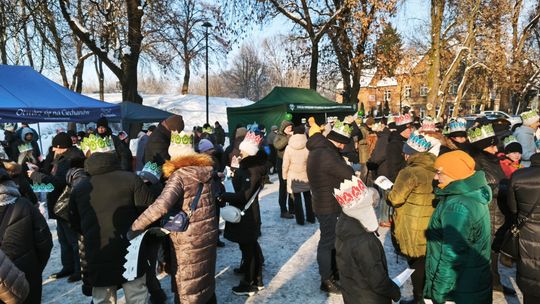 Mędrcy i orszak w drodze za gwiazdą